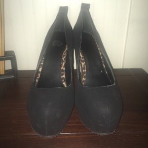 Elle black platform wedge